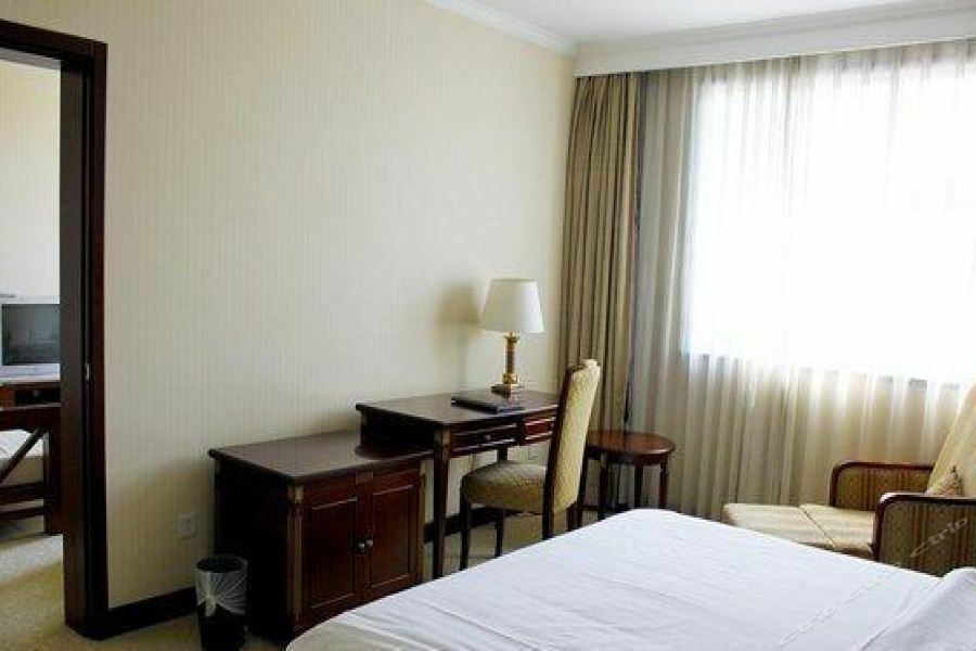 Zhonggong Plaza Hotel 4*